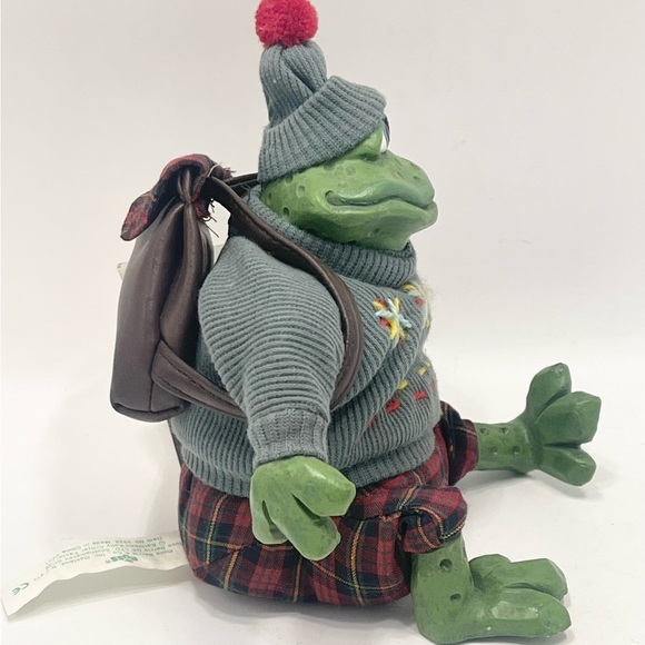 Russ Country Folks Frog Shelf Sitter 5.5” Skiing Hiking Winter Christmas - Picture 3 of 7